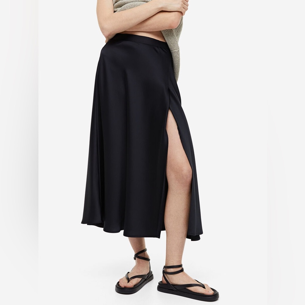 NWOT H&M Black Satin Maxi Skirt With Front Slit - Picture 2 of 10